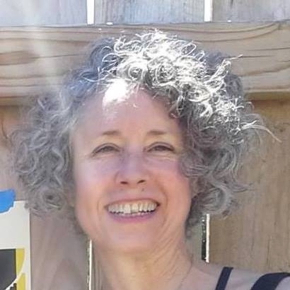 Meet your Posher, Liz - Picture 1 of 8